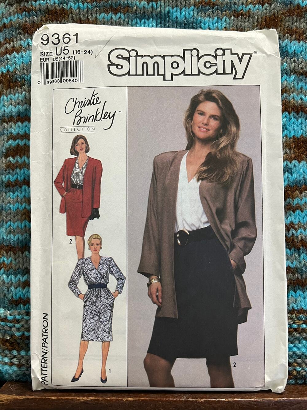 Simplicity Sewing pattern 9361 V neck dress boyfriend blazer Christie Brinkley